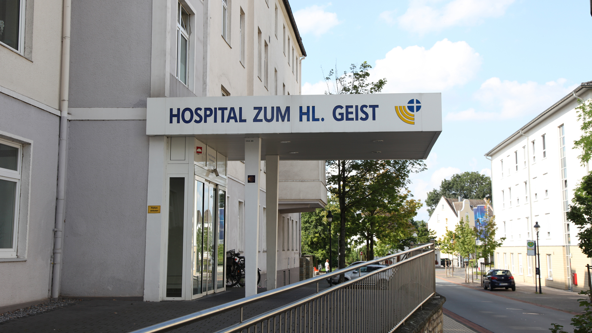 Foto Tochtergesellschaft Geseke Eingang der Klinik